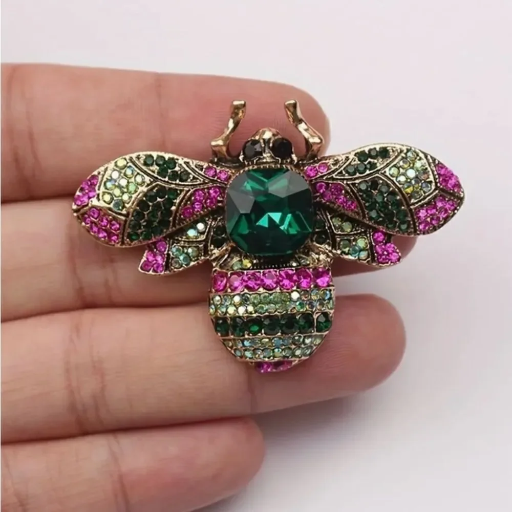 🩷 Betsey Johnson stunning & sparkling bumblebee brooch 🩷